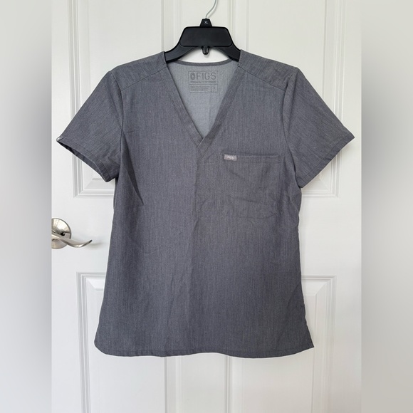 Figs Tops - FIGS Women’s Catarina One-Pocket Scrub Top Graphite Gray